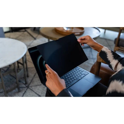 Moov Magnetic Privacy Screen Guard for MacBook Air 13-inch M4/M3/M2 Chip - iDesign Communications